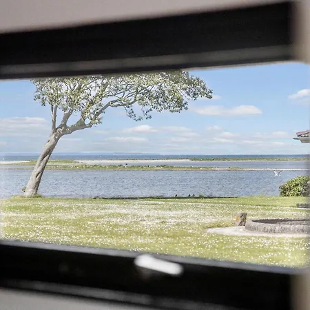 2 Bedroom Awesome In Holiday home